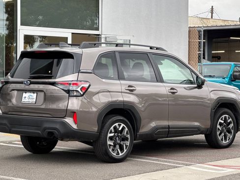 Used 2025 Subaru Forester Premium AWD/4WD image 6