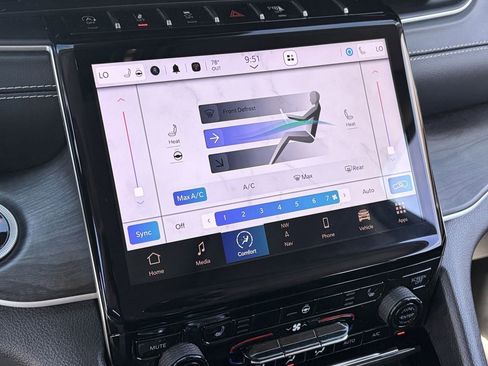 Used 2023 Jeep Grand Cherokee Limited AWD/4WD image 29