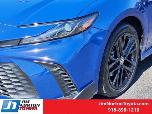 Used 2025 Toyota Camry SE w/ Multimedia Upgrade Package image 10