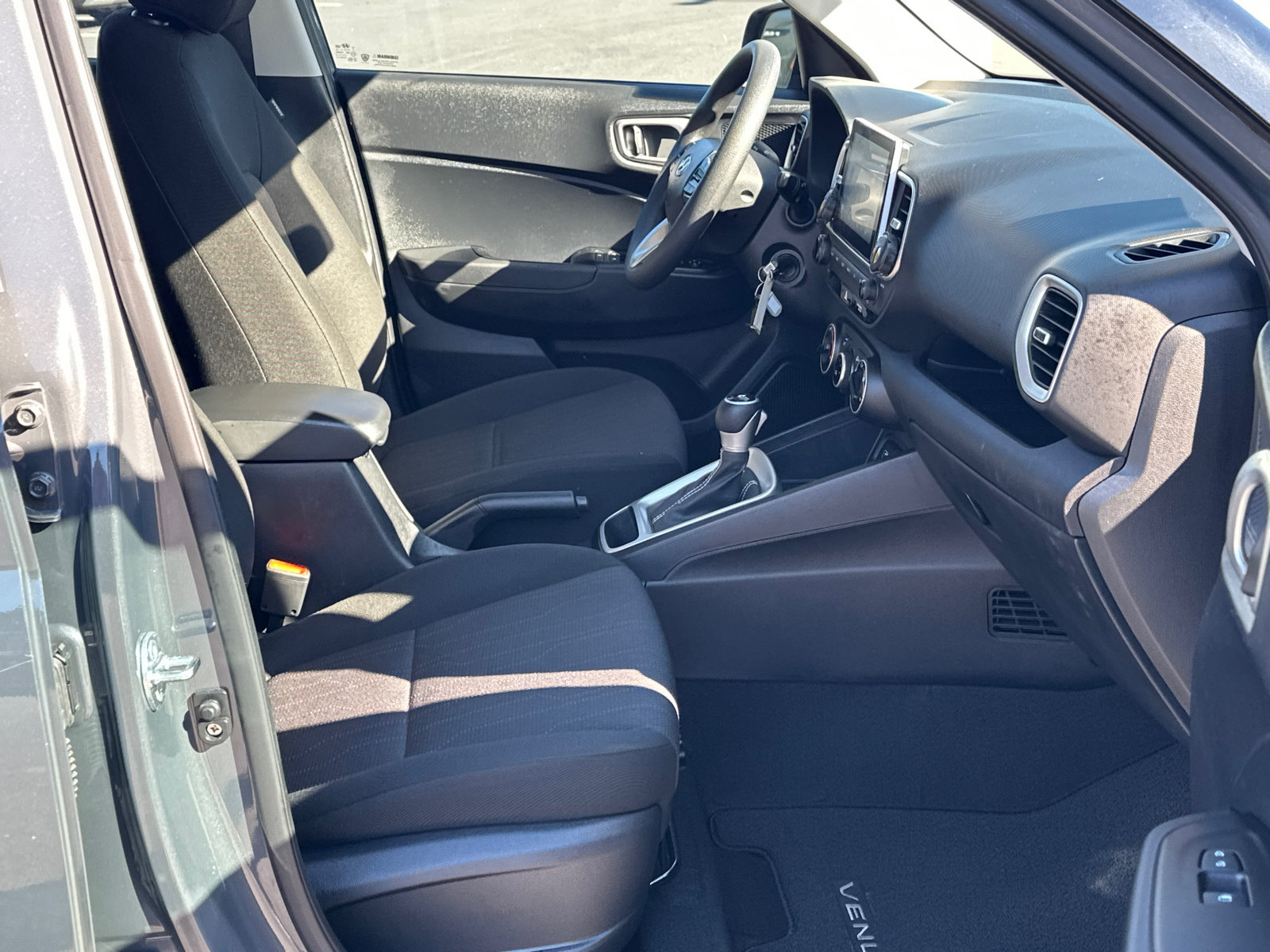 Used 2025 Hyundai Venue SE FWD image 14