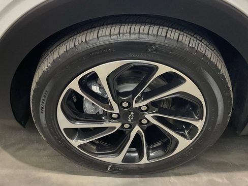 Used 2023 Chevrolet Bolt EUV Premier w/ Sun & Sound Package FWD image 6
