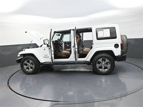 Used 2017 Jeep Wrangler Unlimited Sahara w/ Connectivity Group image 28