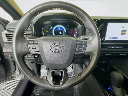 Used 2025 Toyota Camry SE FWD image 15
