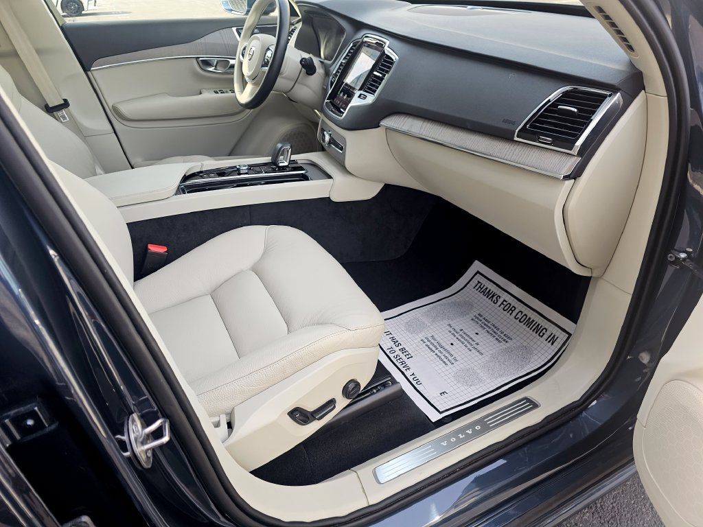Certified 2025 Volvo XC90 T8 Plus w/ Protection Package Premier AWD/4WD image 33