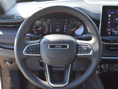 Used 2025 Jeep Compass Trailhawk AWD/4WD image 21