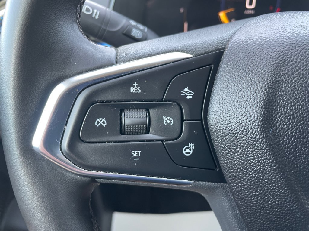 Used 2025 Chevrolet Trax LT w/ Driver Confidence Package FWD image 32