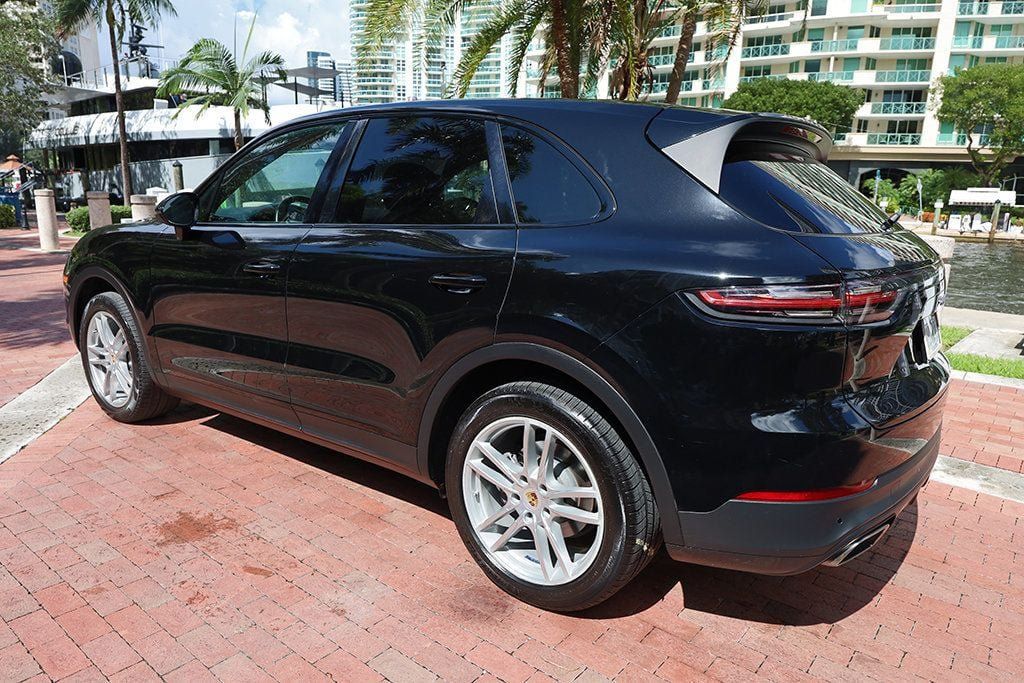 Used 2020 Porsche Cayenne AWD/4WD image 18