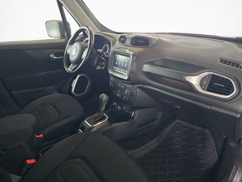 Used 2019 Jeep Renegade Latitude w/ Cold Weather Group AWD/4WD image 45