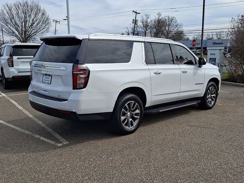 Used 2023 Chevrolet Suburban LT w/ Luxury Package AWD/4WD image 9