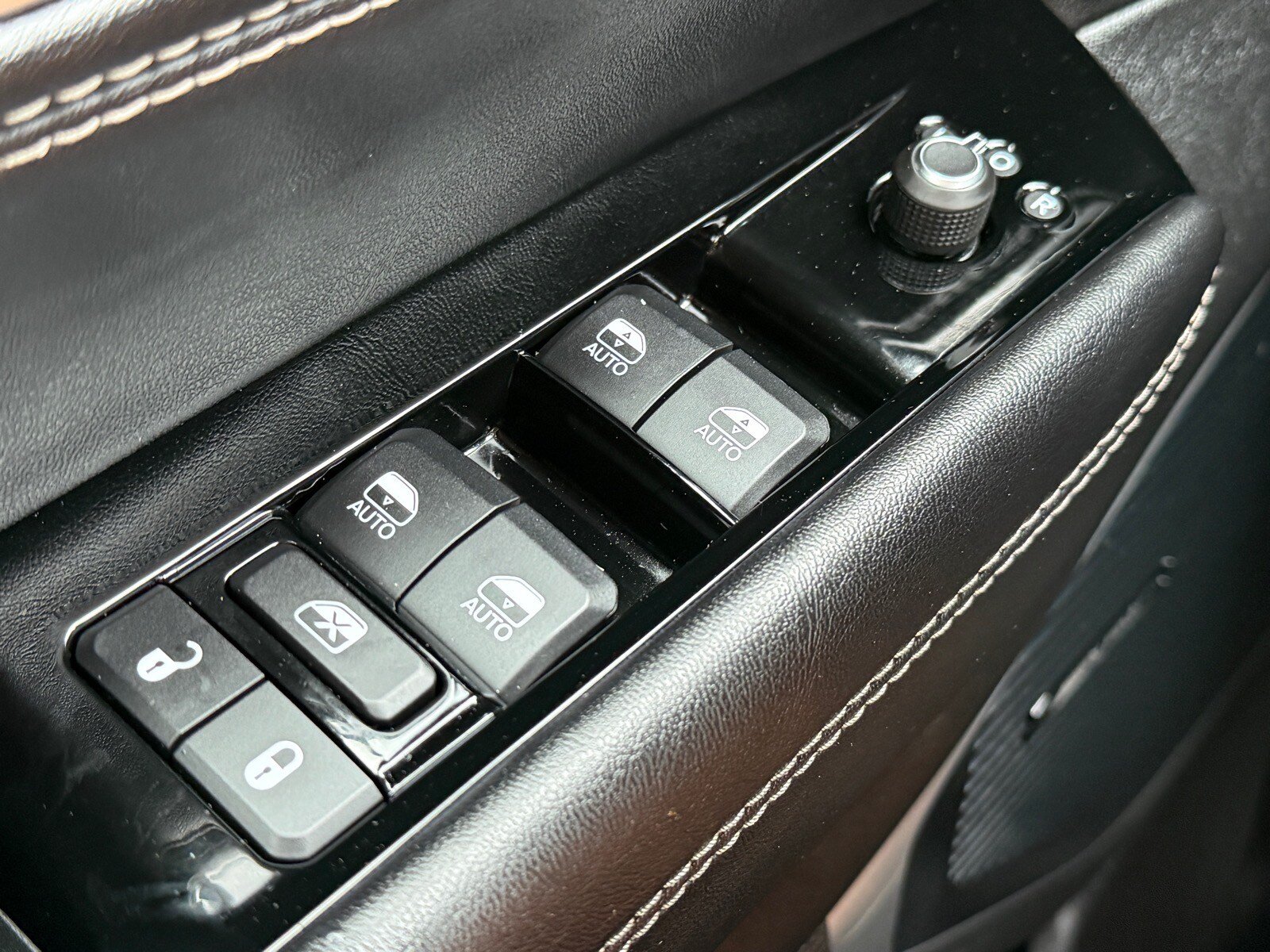 Used 2024 Jeep Wagoneer Series III AWD/4WD image 16