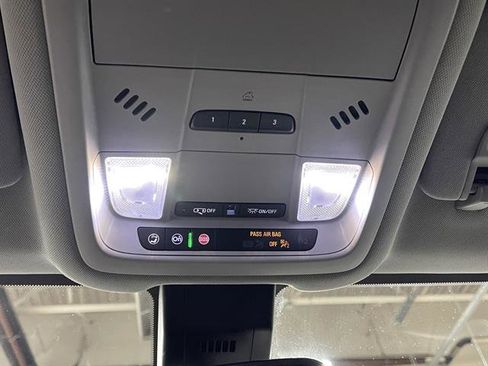 Used 2021 GMC Terrain SLT image 28