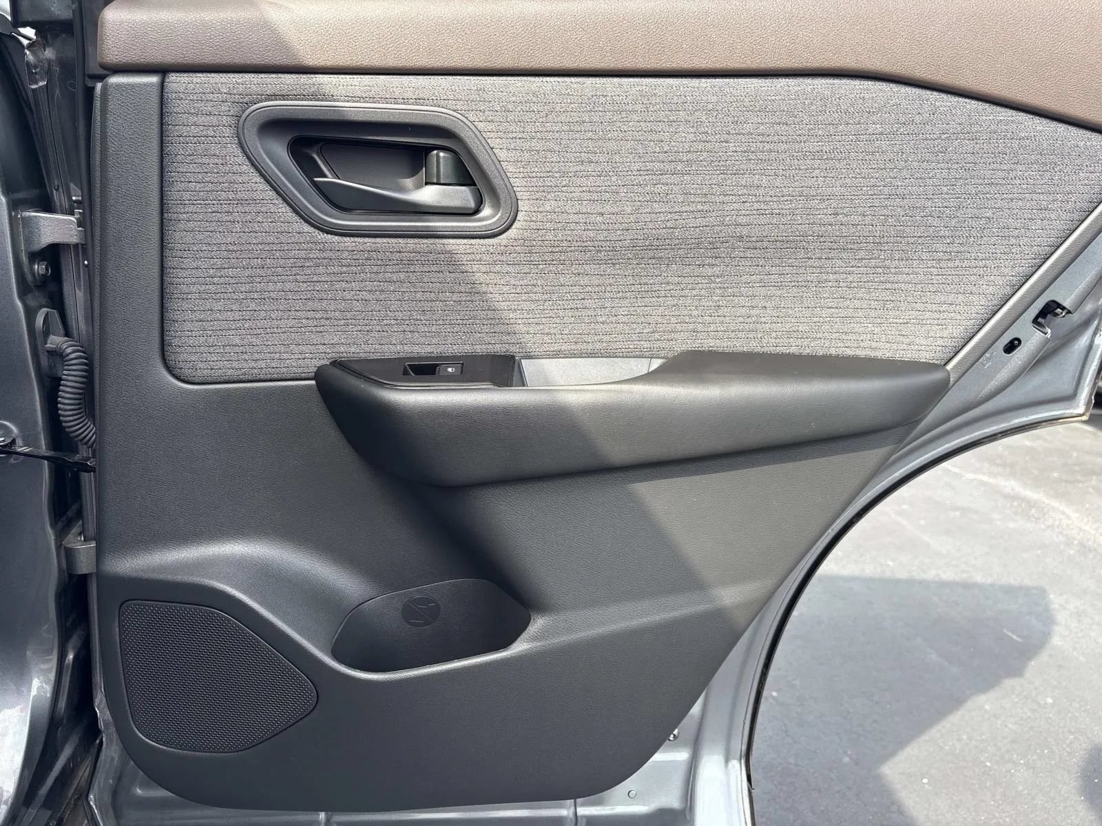 Used 2023 Nissan Rogue S FWD image 19