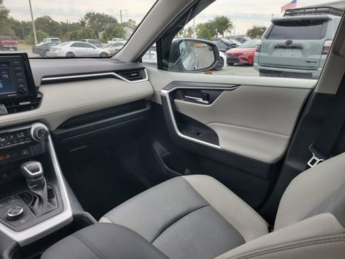Used 2021 Toyota RAV4 XLE Premium image 23