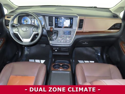 Used 2015 Toyota Sienna Limited image 11
