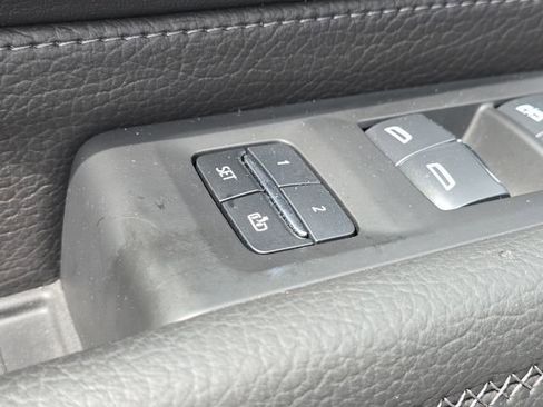 Used 2024 GMC Yukon XL Denali w/ Advanced Technology Package image 30