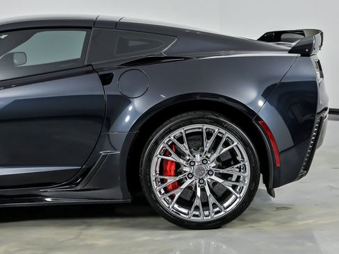 Used 2016 Chevrolet Corvette Z06 w/ 3LZ Preferred Equipment Group RWD image 9