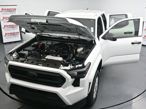 Used 2024 Toyota Tacoma SR AWD/4WD image 40