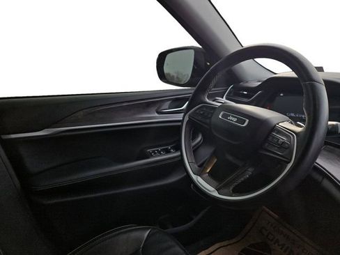 Used 2022 Jeep Grand Cherokee L Limited image 16