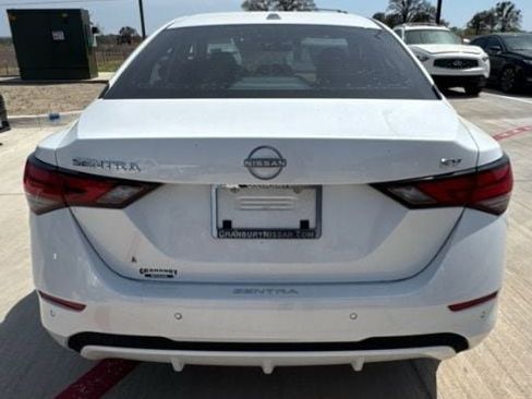 Used 2024 Nissan Sentra SV w/ SV Premium Package image 7