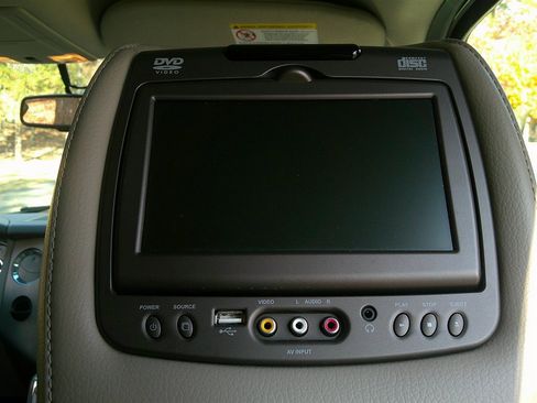 Used 2014 Ford Expedition Limited image 29