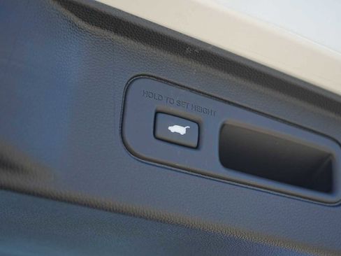 Used 2025 Honda Pilot EX-L image 26