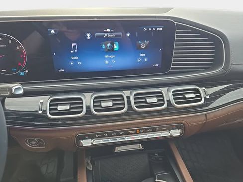 Used 2024 Mercedes-Benz GLS 450 4MATIC image 24