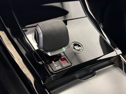 Used 2025 Land Rover Range Rover Sport SE image 31