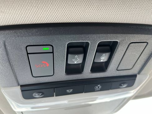 Used 2025 Nissan Rogue Platinum FWD image 24