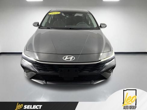 Used 2025 Hyundai Elantra SEL FWD image 2