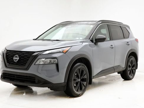 Used 2023 Nissan Rogue SV w/ SV Premium B Package image 2