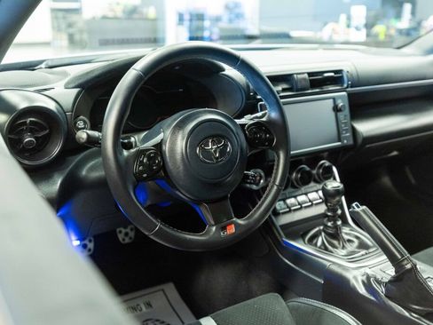Used 2025 Toyota GR86 Premium image 11