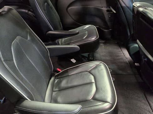 Used 2018 Chrysler Pacifica Limited w/ S Appearance Package image 21