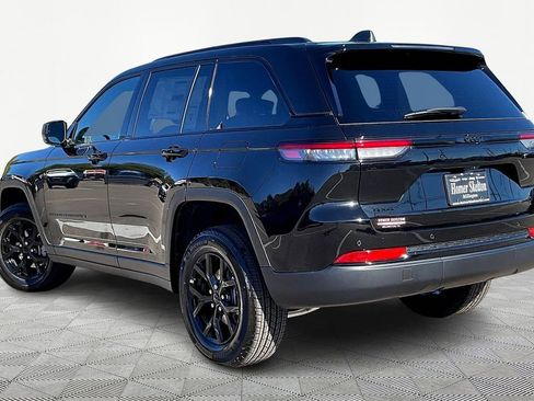 New 2025 Jeep Grand Cherokee Altitude image 3