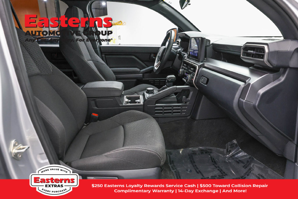 Used 2025 Toyota 4Runner SR5 AWD/4WD image 25