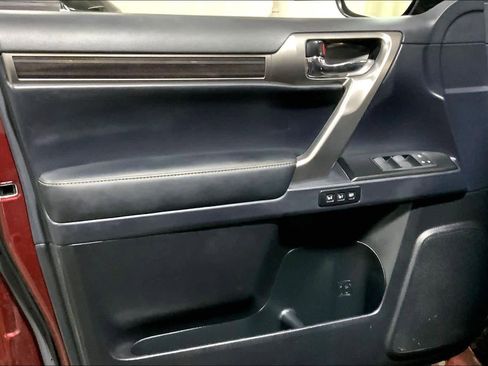 Used 2022 Lexus GX 460 Premium w/ Accessory Package image 21