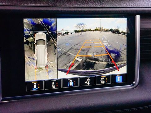 Used 2022 GMC Yukon XL Denali w/ Denali Ultimate Package image 27