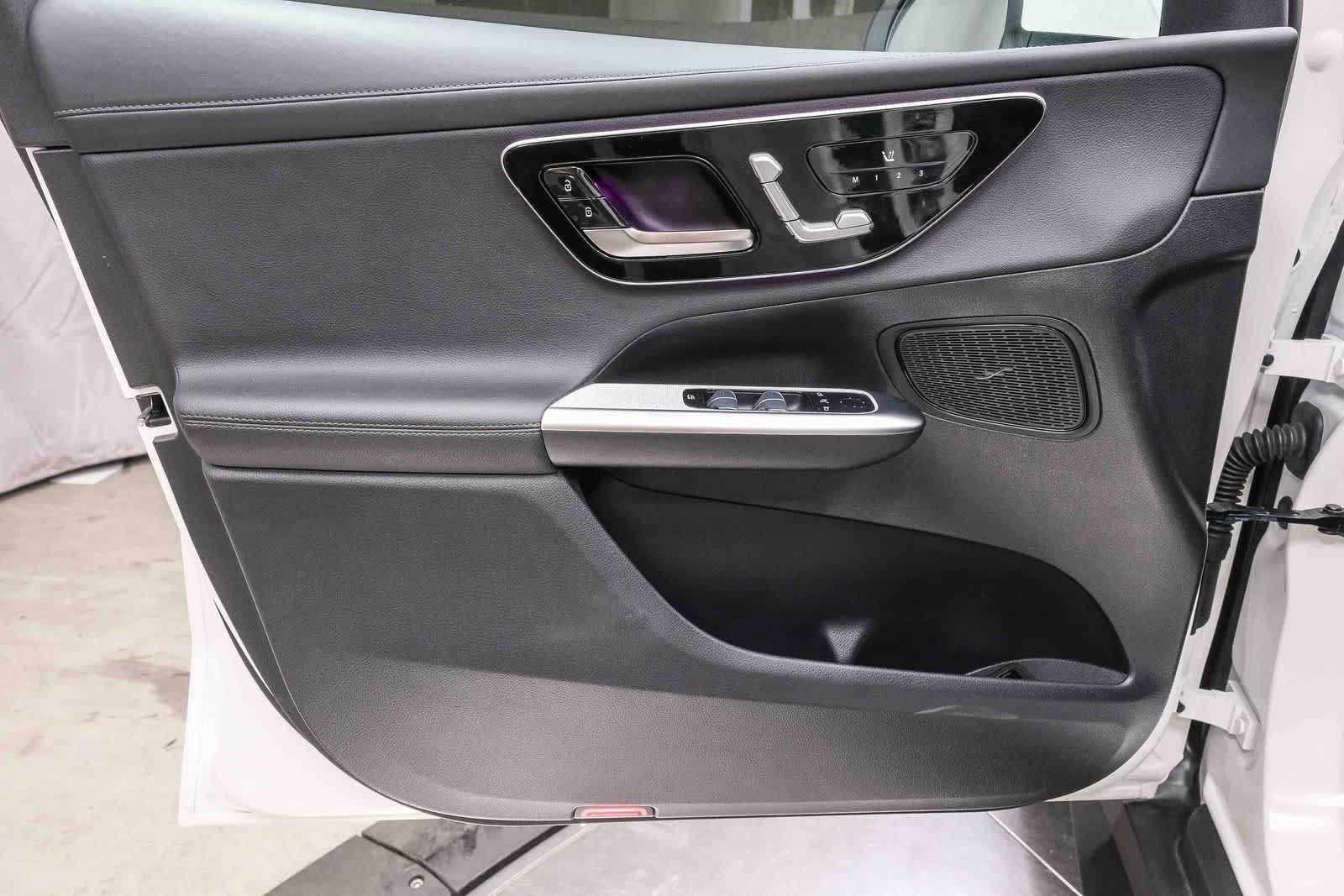 Used 2025 Mercedes-Benz GLC 350e 4MATIC image 26