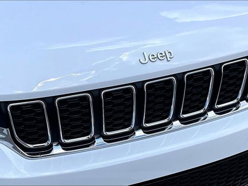 Used 2025 Jeep Grand Cherokee Laredo X RWD image 30
