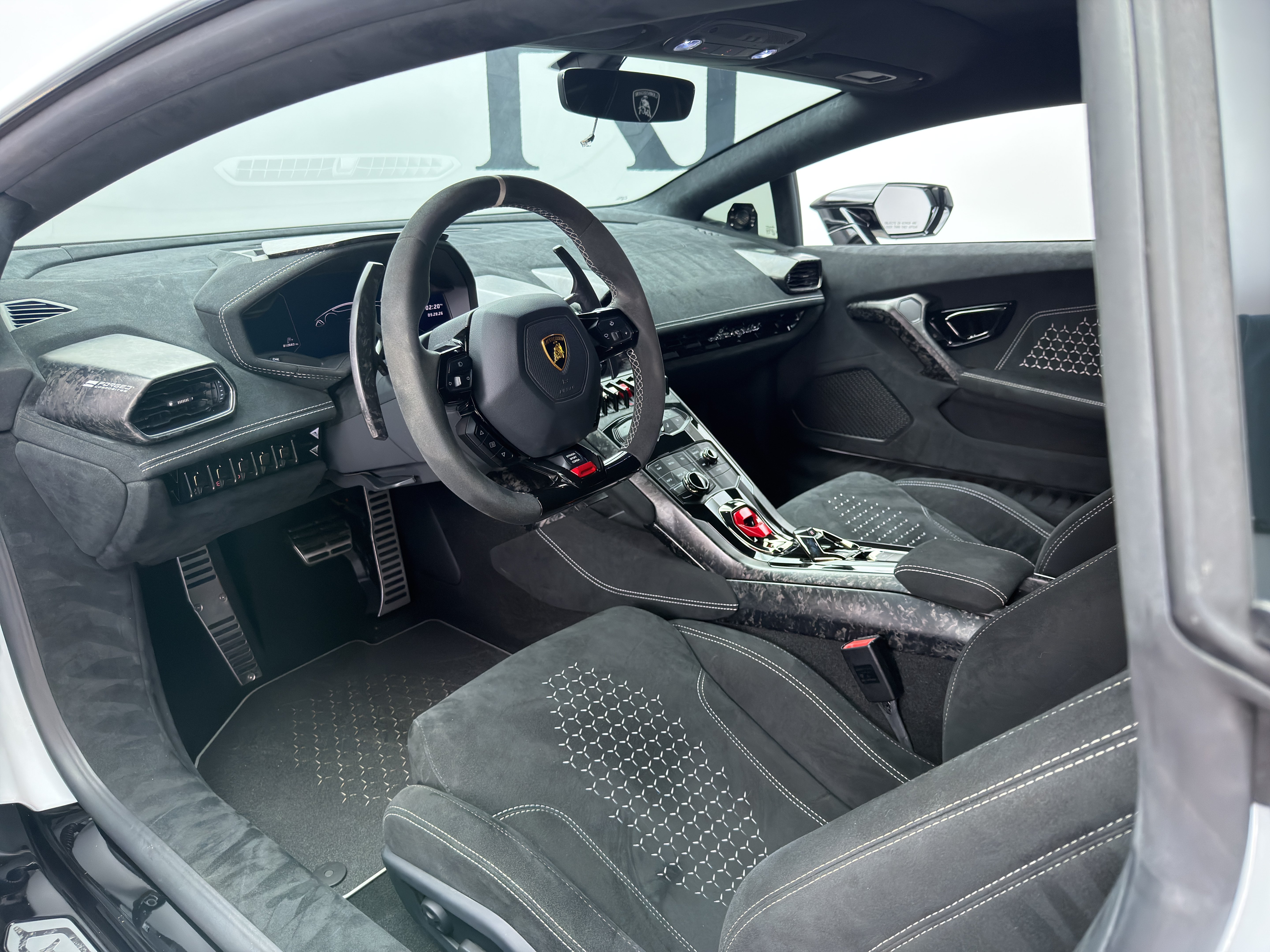Used 2018 Lamborghini Huracan Performante AWD/4WD image 16