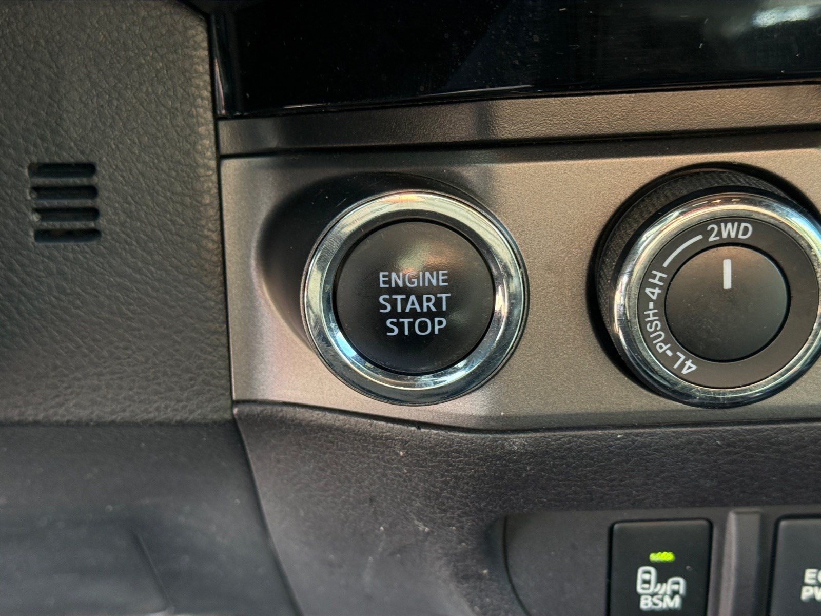 Used 2018 Toyota Tacoma TRD Sport AWD/4WD image 28