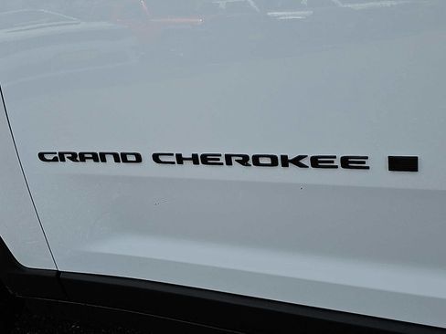 Used 2023 Jeep Grand Cherokee L Altitude image 34