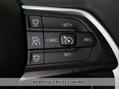 Used 2023 Jeep Grand Cherokee L Limited AWD/4WD image 5