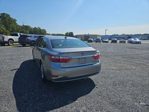 Used 2015 Lexus ES 300h w/ Navigation System Package FWD image 2