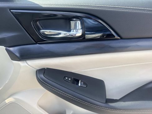 Used 2023 Nissan Maxima Platinum w/ Sport Mat Group FWD image 15