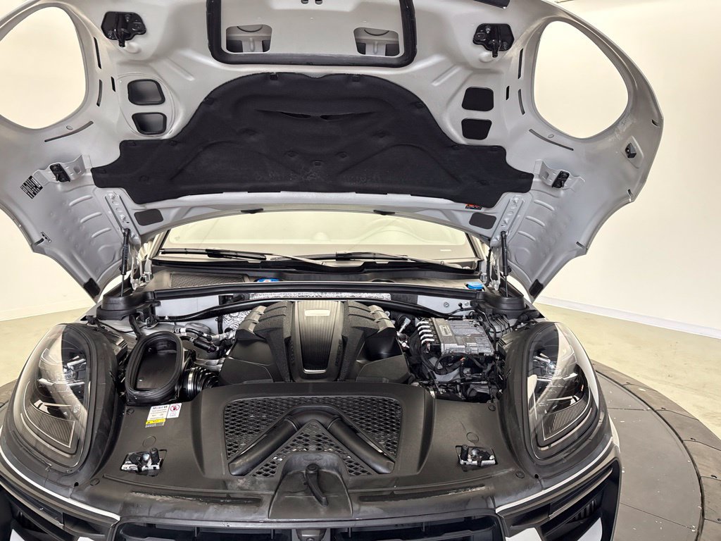 Certified 2023 Porsche Macan S AWD/4WD image 12