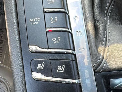 Used 2018 Porsche Macan AWD/4WD image 18