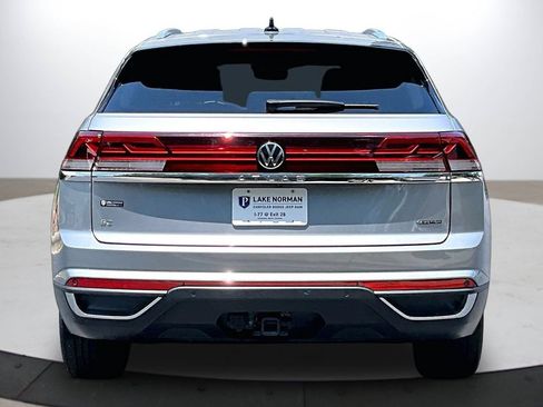 Used 2024 Volkswagen Atlas Cross Sport SE AWD/4WD image 8