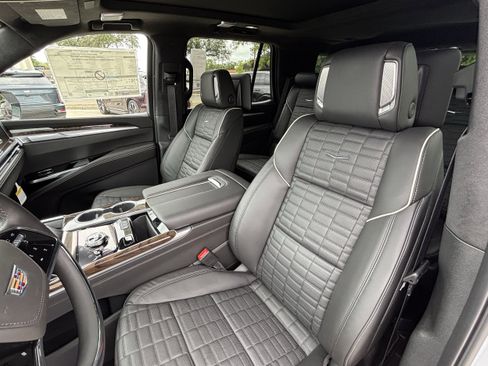 New 2026 Cadillac Escalade Platinum Sport w/ LPO, ONYX Package AWD/4WD image 22