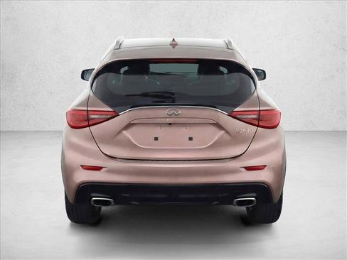 Used 2017 INFINITI QX30 Premium w/ Navigation Package image 6