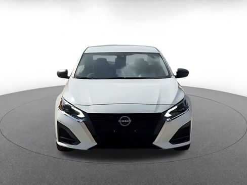 Used 2025 Nissan Altima 2.5 SV FWD image 4